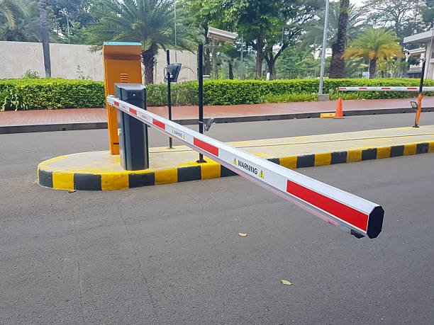 an automatic boom barrier, a system commonly used to control vehicle access at entry and exit points.